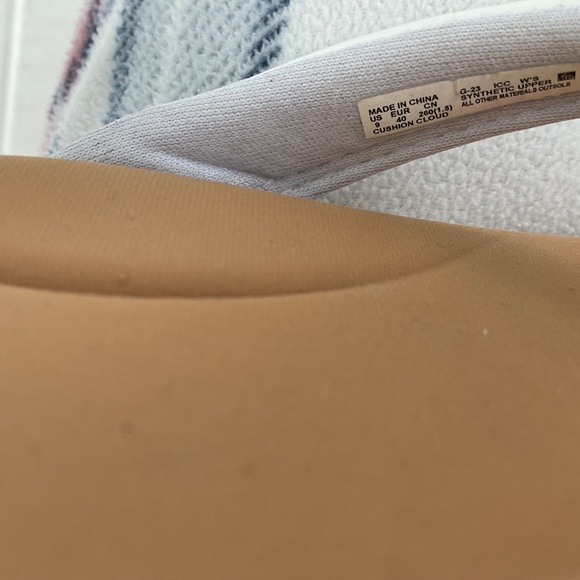 Women’s tan Reef flip flops,9. - Picture 10 of 10